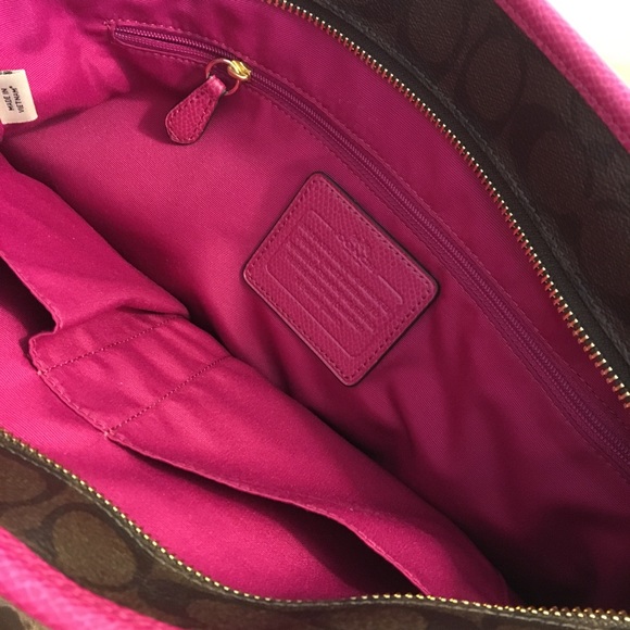 ❌SOLD❌NWT COACH Signature Zip Top Tote - Picture 7 of 8